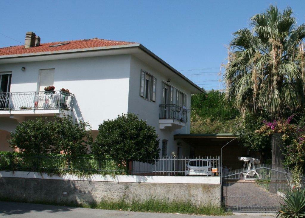 B&B Ai Tre Archi Spotorno Exterior photo